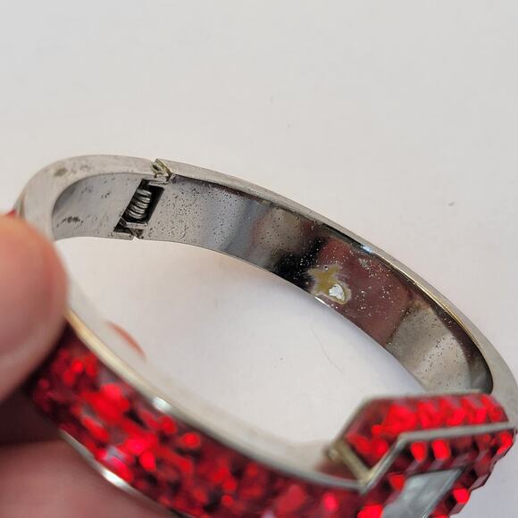 Vintage Watches Ladies Red Crystal Bangle Quartz Watch with Silver Dial - Picture 8 of 10